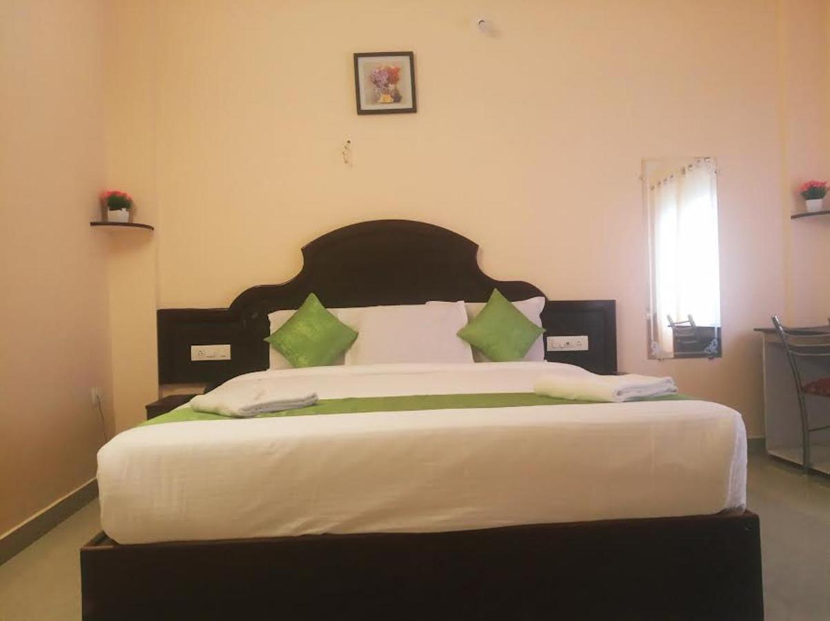 Ebenezer Plaza Hotel Nedumbassery Buitenkant foto