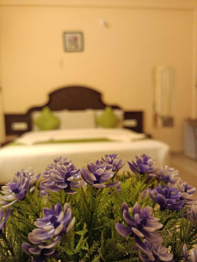 Ebenezer Plaza Hotel Nedumbassery Buitenkant foto