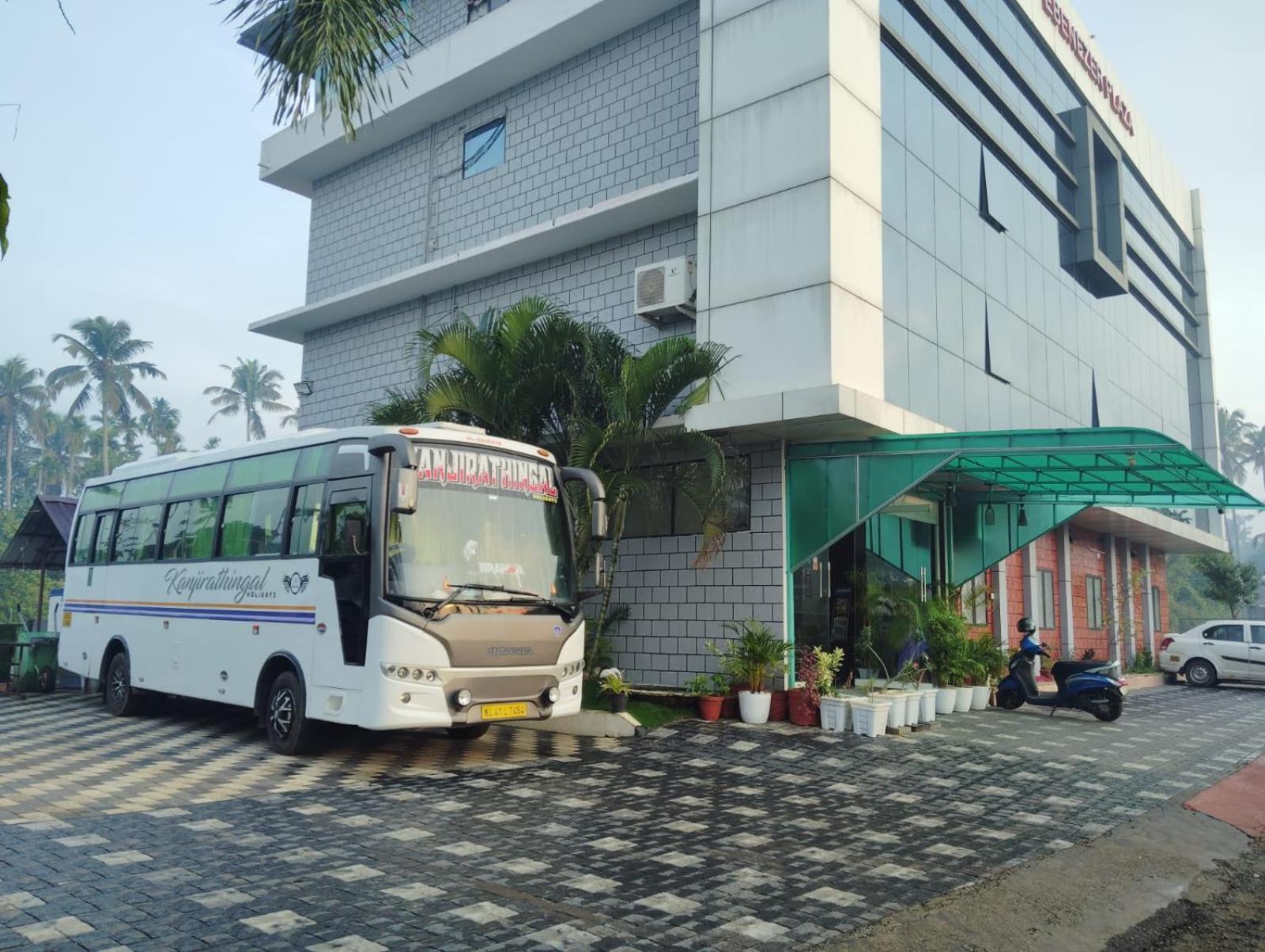 Ebenezer Plaza Hotel Nedumbassery Buitenkant foto