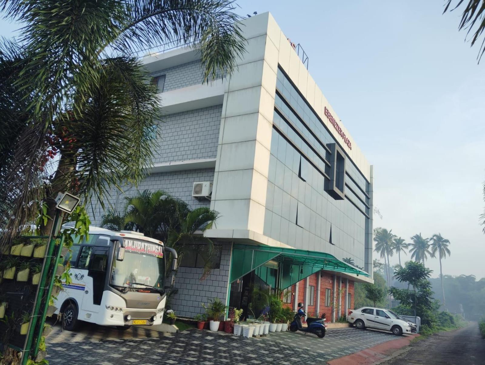Ebenezer Plaza Hotel Nedumbassery Buitenkant foto