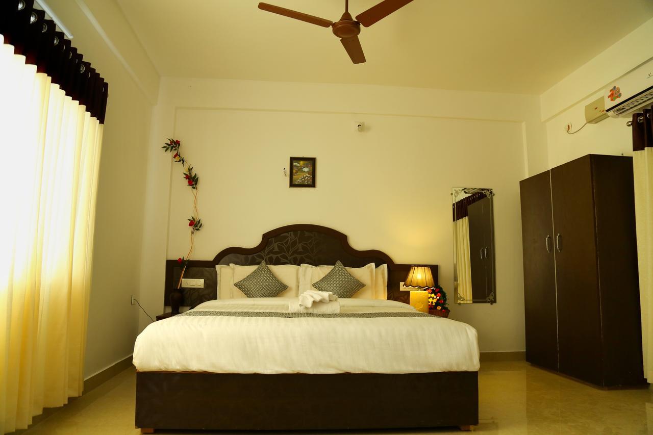 Ebenezer Plaza Hotel Nedumbassery Buitenkant foto