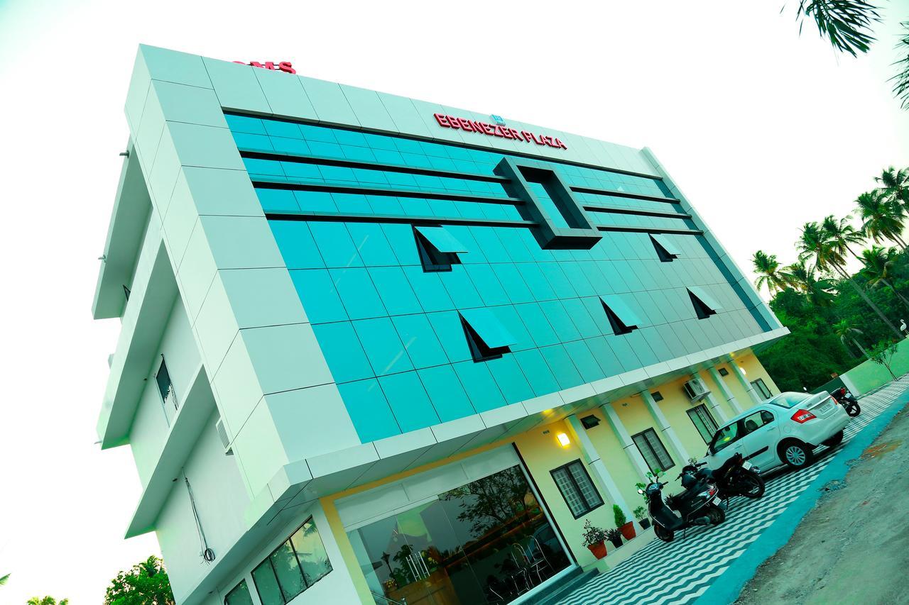Ebenezer Plaza Hotel Nedumbassery Buitenkant foto
