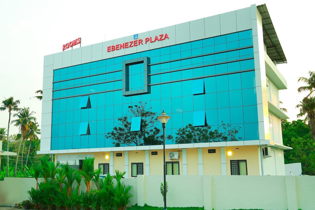Ebenezer Plaza Hotel Nedumbassery Buitenkant foto