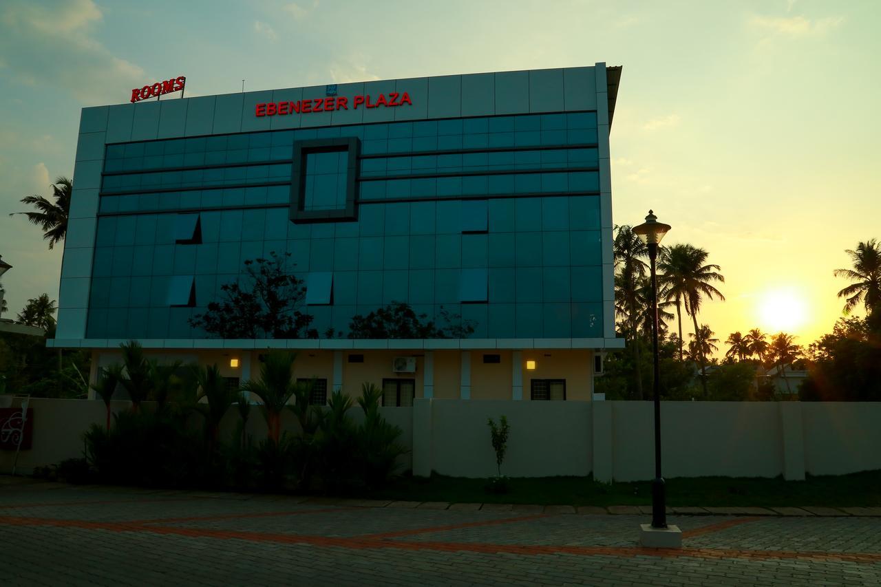 Ebenezer Plaza Hotel Nedumbassery Buitenkant foto