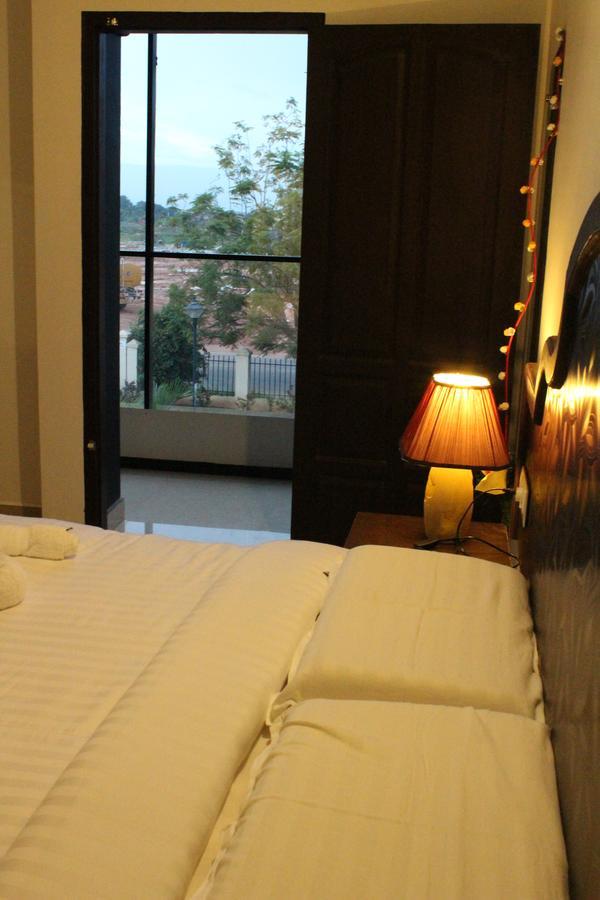 Ebenezer Plaza Hotel Nedumbassery Buitenkant foto