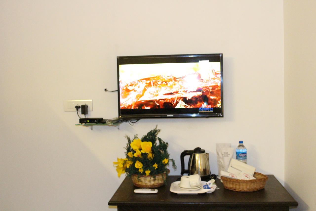 Ebenezer Plaza Hotel Nedumbassery Buitenkant foto