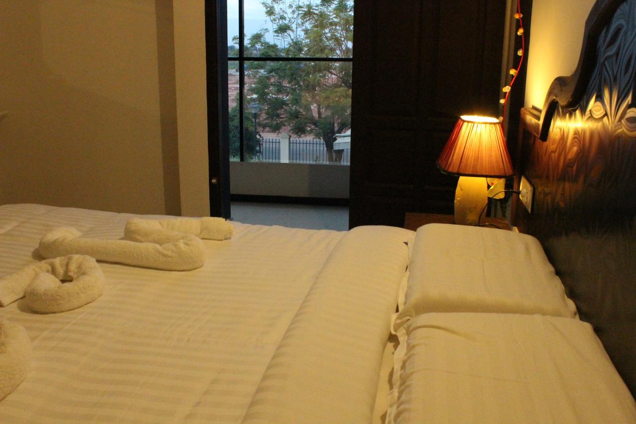 Ebenezer Plaza Hotel Nedumbassery Buitenkant foto