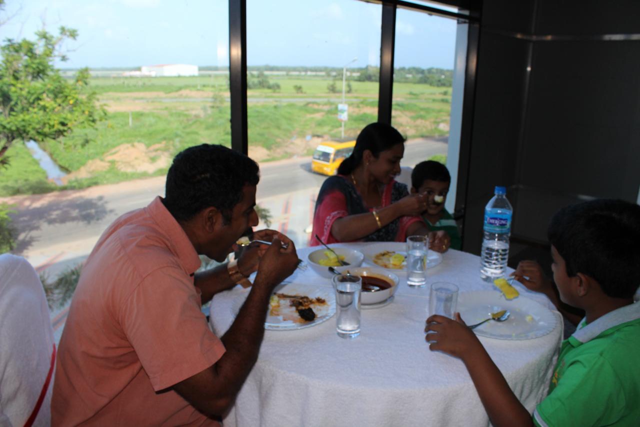 Ebenezer Plaza Hotel Nedumbassery Buitenkant foto