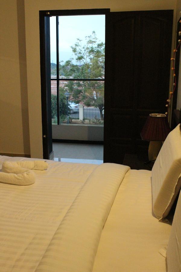 Ebenezer Plaza Hotel Nedumbassery Buitenkant foto