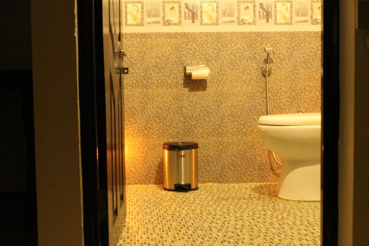 Ebenezer Plaza Hotel Nedumbassery Buitenkant foto