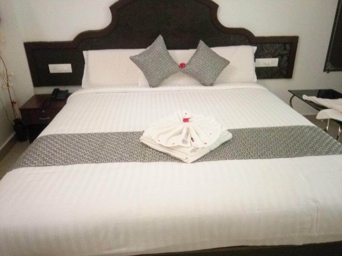 Ebenezer Plaza Hotel Nedumbassery Buitenkant foto