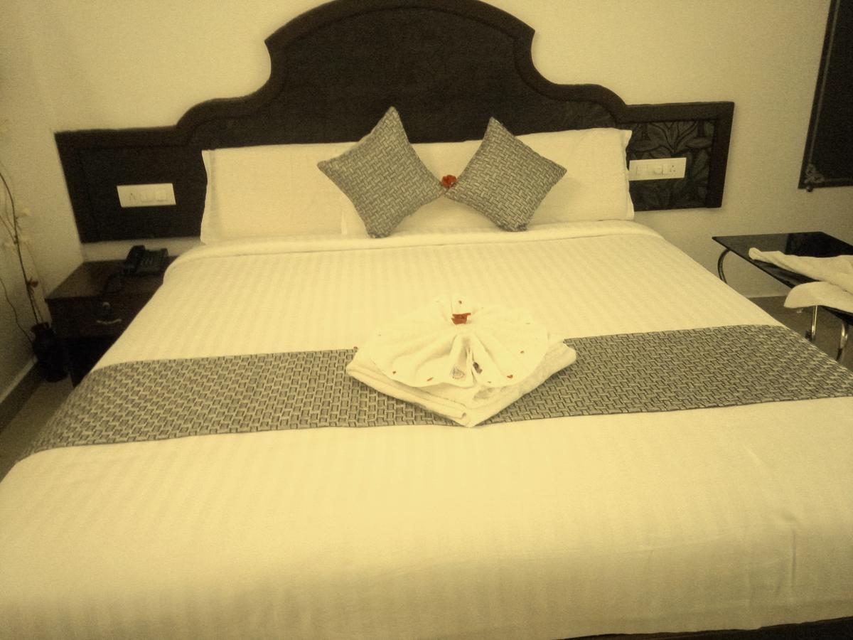 Ebenezer Plaza Hotel Nedumbassery Buitenkant foto