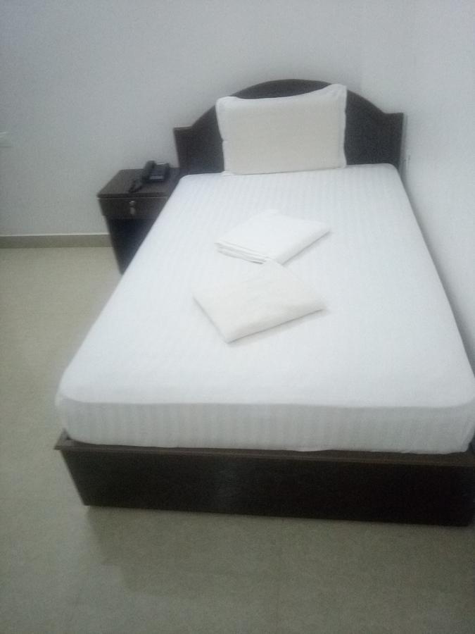 Ebenezer Plaza Hotel Nedumbassery Buitenkant foto