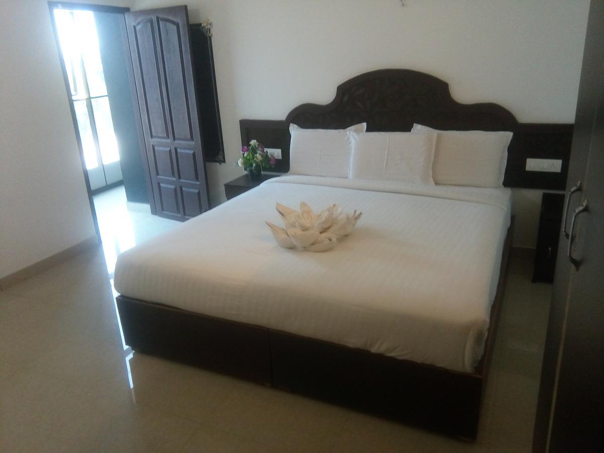 Ebenezer Plaza Hotel Nedumbassery Buitenkant foto
