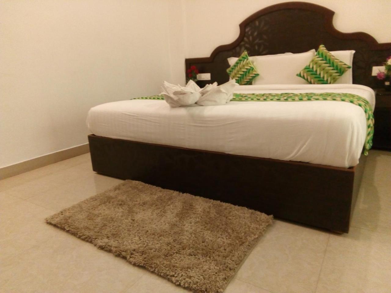 Ebenezer Plaza Hotel Nedumbassery Buitenkant foto